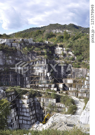 笠間市の御影石の石切山脈 笠間市の御影石の石切山脈 125379949