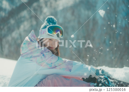 snowboarding 125380016