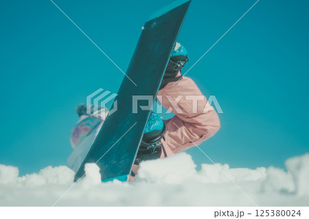 snowboarding 125380024