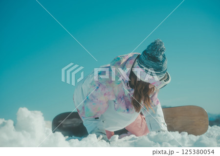 snowboarding 125380054
