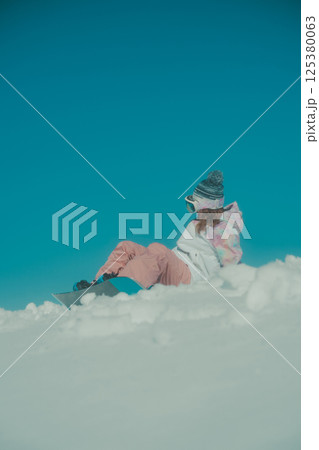 snowboarding 125380063