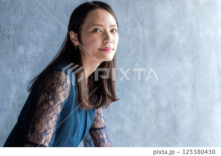 40代女性 ポートレート 40代女性 ポートレート 125380430