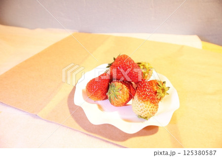 いちごの盛り合わせ 125380587