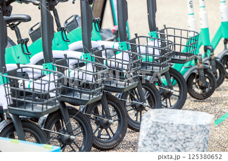電動自転車 電動キックボード 電動自転車 電動キックボード 125380652