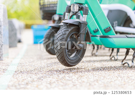 電動自転車 電動キックボード 電動自転車 電動キックボード 125380653