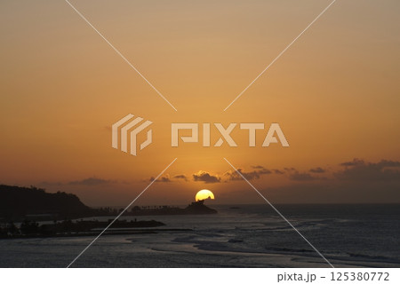 グアムの美しい夕景 タモン湾 グアムの美しい夕景 タモン湾 125380772