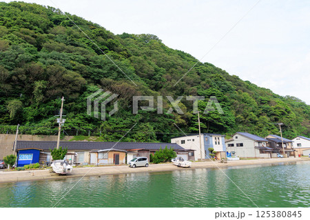 豊岡市津居山周辺の街並みと船（瀬戸運河） 125380845