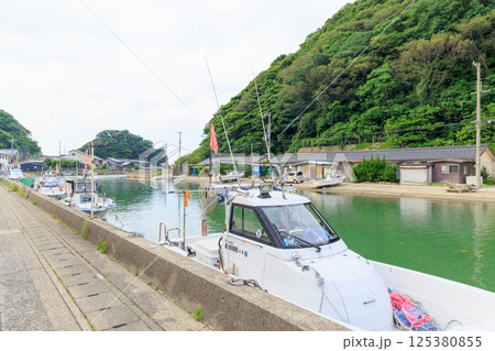 豊岡市津居山周辺の街並みと船(瀬戸運河) 豊岡市津居山周辺の街並みと船(瀬戸運河) 125380855
