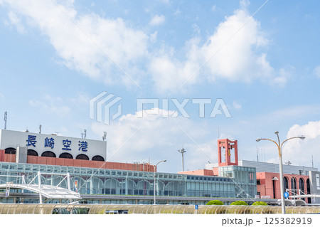 長崎県大村市　晴天の長崎空港 125382919