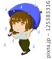 傘を刺し中、雨足を確認するずっかちゃん 125383316