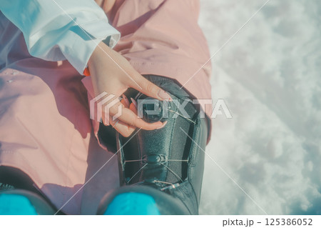 snowboarding 125386052