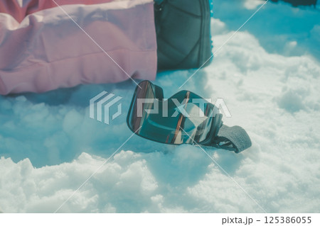 snowboarding 125386055