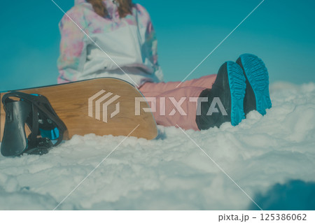 snowboarding 125386062