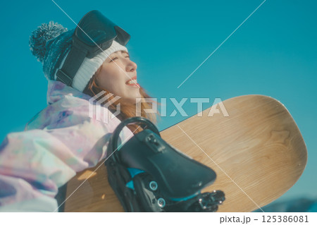 snowboarding snowboarding 125386081