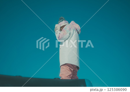 snowboarding 125386090