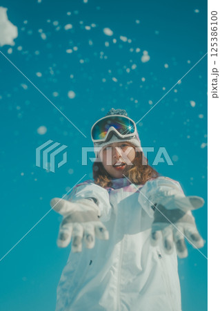 snowboarding snowboarding 125386100