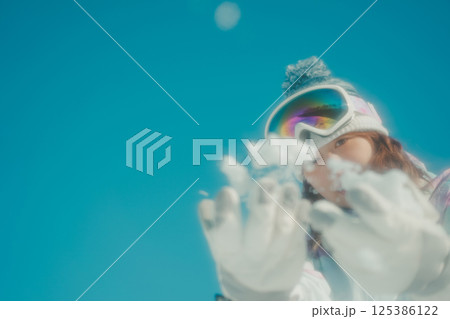 snowboarding 125386122