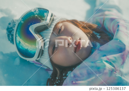 snowboarding 125386137