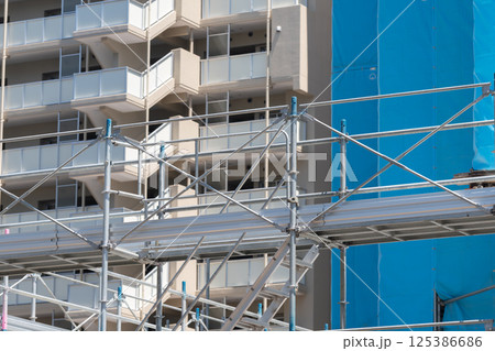 マンションの建設現場 125386686