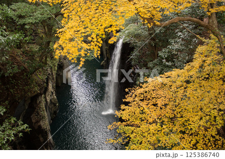 高千穂峡 真名井の滝と紅葉 高千穂峡 真名井の滝と紅葉 125386740