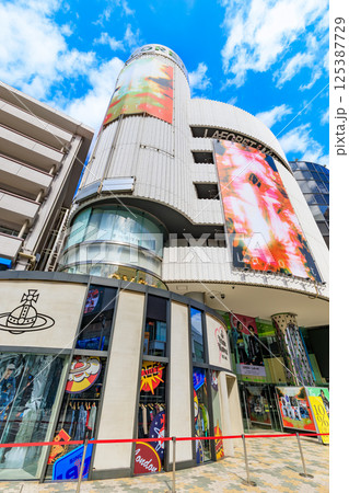 東京 渋谷区の都市風景 ラフォーレ原宿 東京 渋谷区の都市風景 ラフォーレ原宿 125387729