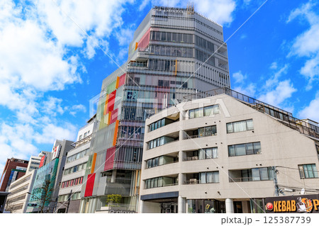 東京　渋谷区の都市風景　キュープラザ原宿 125387739