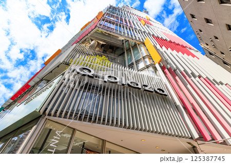 東京 渋谷区の都市風景 キュープラザ原宿 東京 渋谷区の都市風景 キュープラザ原宿 125387745