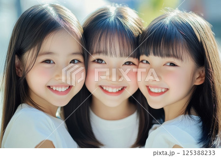 芸能活動をしている日本人のキッズの女の子グループ(キッズモデル・子役・芸能界・歌手・キッズダンス) 芸能活動をしている日本人のキッズの女の子グループ(キッズモデル・子役・芸能界・歌手・キッズダンス) 125388233