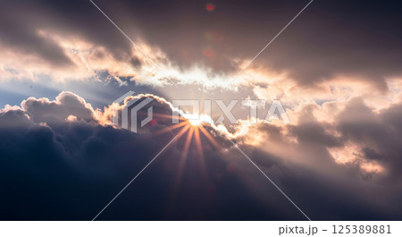 太陽と雲 125389881