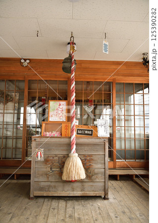 春の北海道函館市で出雲大社函館教會境内の風景を撮影 春の北海道函館市で出雲大社函館教會境内の風景を撮影 125390282