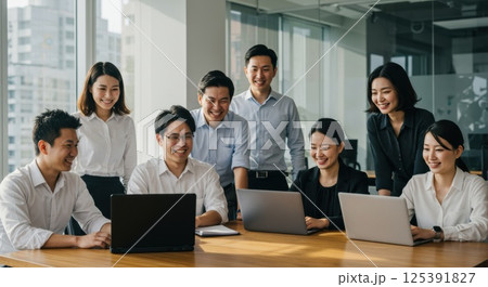 多様なビジネスチームの笑顔と協働（ai生成画像） 125391827