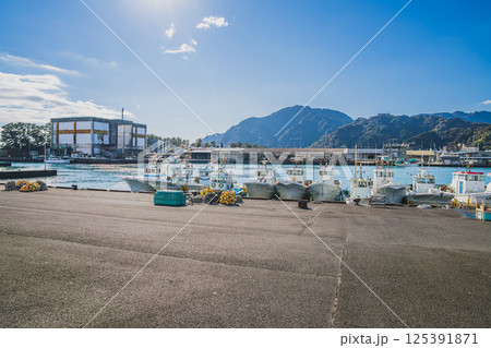 静岡市の用宗港の風景(静岡県) 125391871