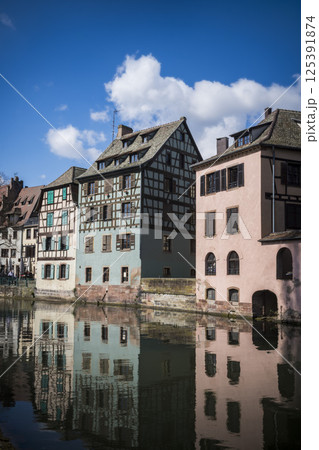Strasbourg medieval buildings reflected in River Ill 125391874
