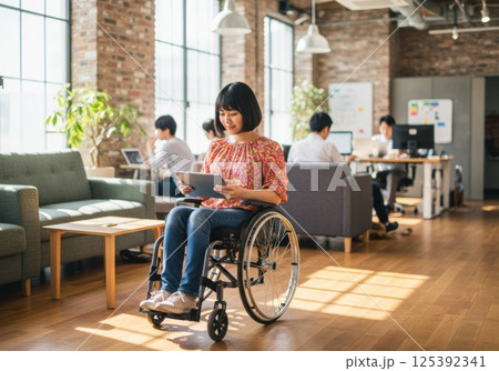 車椅子で働く日本人女性(ai生成画像) 車椅子で働く日本人女性(ai生成画像) 125392341