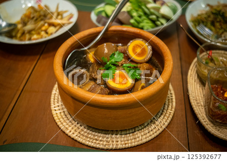 Braised eggs with pork belly 125392677