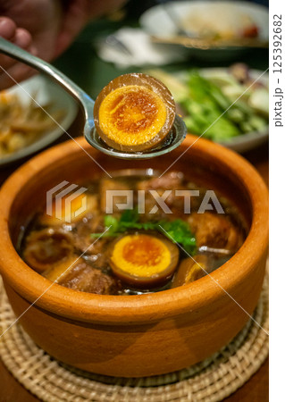 Braised eggs with pork belly 125392682