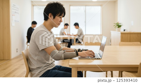 義手で作業する日本人男性のワークシーン(ai生成画像) 義手で作業する日本人男性のワークシーン(ai生成画像) 125393410