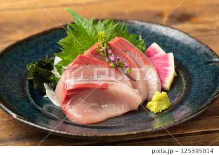 おいしいブリの刺身 125395014