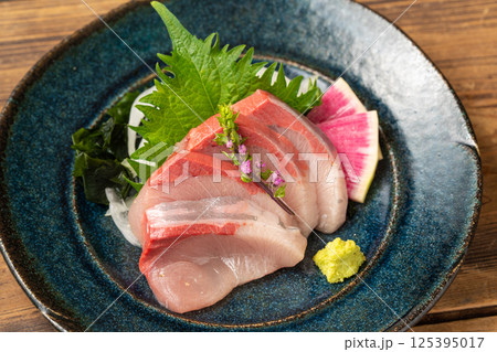 おいしいブリの刺身 125395017