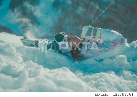 snowboarding 125395361