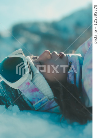 snowboarding 125395379