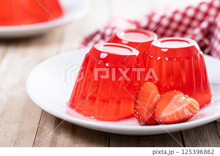 Fresh strawberry jelly on wooden table 125396862