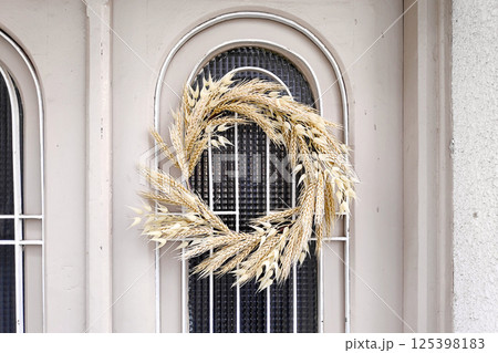 Orthodox Easter wreath decoration Orthodox Easter wreath decoration 125398183