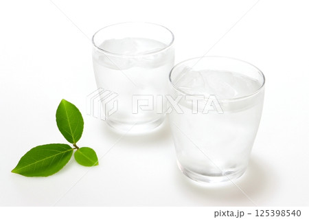 天然水（グラス） 125398540