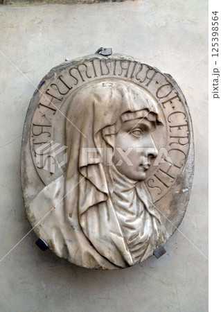 Portrait of the blessed Umiliana de Cerchi, bas relief in white marble, Basilica di Santa Croce (Basilica of the Holy Cross) in Florence, Italy 125398564