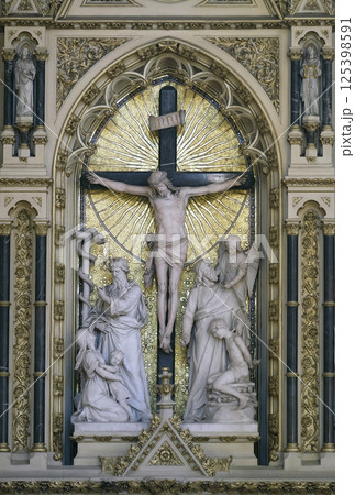 Altar of the Holy Cross in Zagreb cathedral 125398591