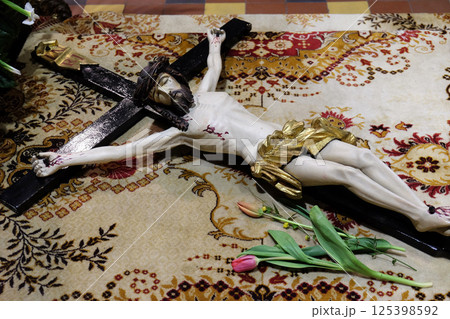 The crucifix in front of God's tomb, was exhibited on Holy Saturday and prepared for veneration in the Zagreb Cathedral 125398592