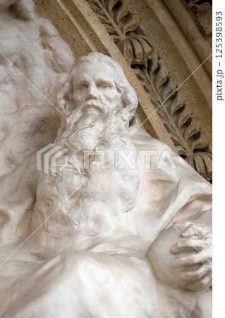 Statue of God the Father on the portal of the cathedral dedicated to the Assumption of Mary in Zagreb 125398593