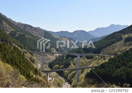 滝沢ダムから見た雷電廿六木橋 125399792