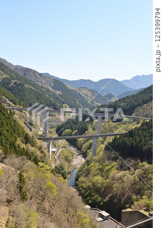 滝沢ダムから見た雷電廿六木橋 125399794